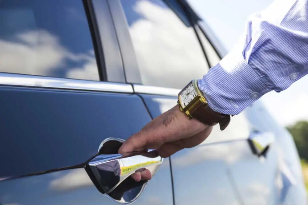 Chauffeur service versus Cab – What to expect?